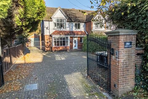 Wellingborough Road, Rushden NN10 4 bed semi