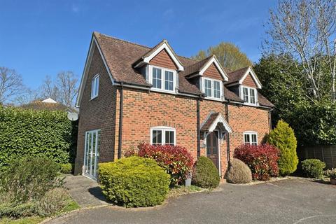 Dorking Road, Tadworth 3 bed detached house for sale