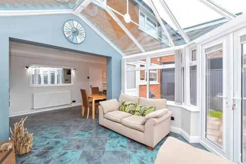 St. John's Close, Aldingbourne... 2 bed semi