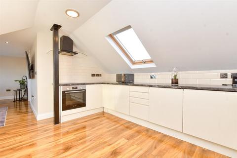 Avenue Road, Sutton, Surrey 2 bed apartment for sale