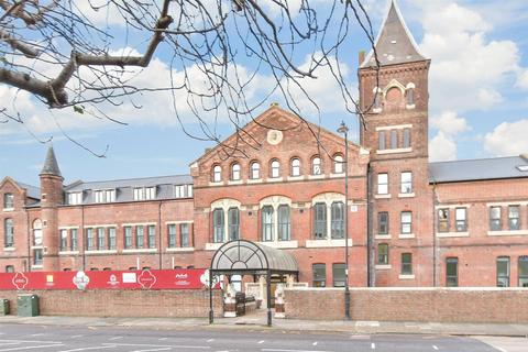 New Road, Rochester, Kent 1 bed ground floor flat for sale