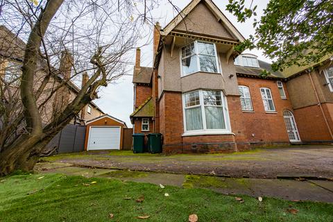 Stoke Green, Coventry CV3 7 bed semi