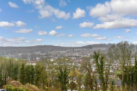 London Road, River, Kent 2 bed apartment for sale