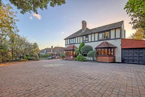 Chigwell IG7 5 bed detached house for sale