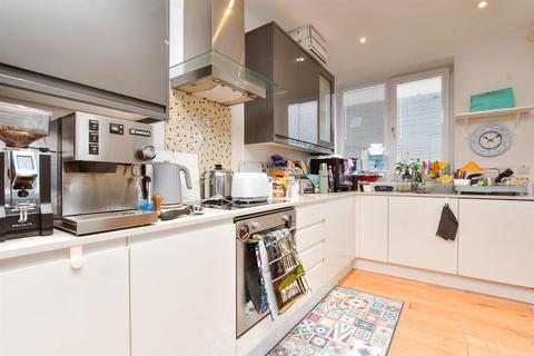 Sutton Court Road, Sutton, Surrey 3 bed flat for sale
