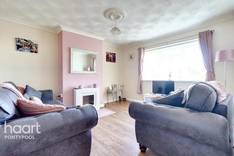 Elgam Avenue, Pontypool 3 bed semi