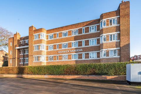 Warwick Gardens, Thornton Heath... 2 bed flat for sale