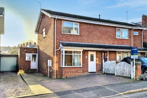 Ashworth Street, Daventry, NN11 4AR 4 bed semi
