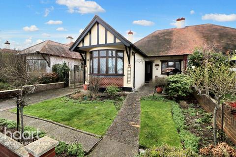 Midhurst Avenue, Westcliff