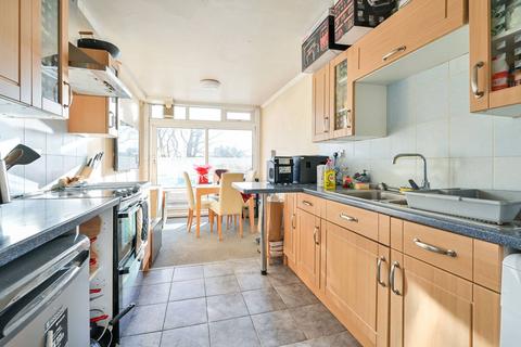 Kennington Lane, Kennington, London... 2 bed flat for sale
