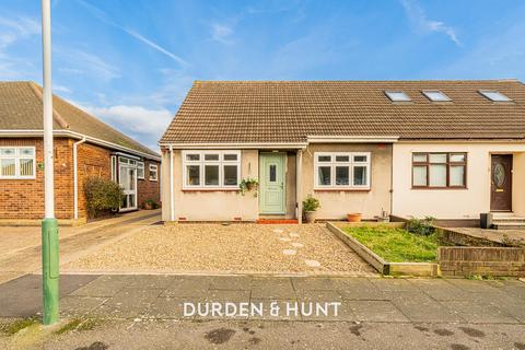 Hunter Drive, Hornchurch, RM12 2 bed semi