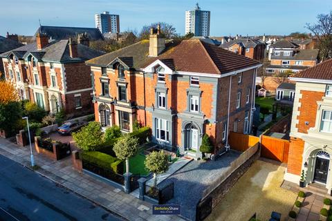 Alexandra Road, Waterloo, Liverpool 9 bed semi