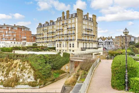 Queens Gardens, Broadstairs, Kent 2 bed apartment for sale