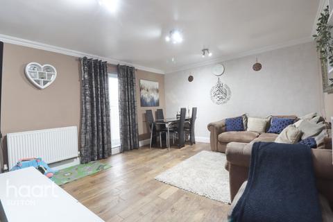 Heron Close, Sutton 2 bed flat for sale
