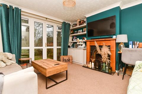 Sherwood Road, Tunbridge Wells, Kent 2 bed ground floor maisonette for sale