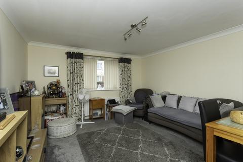Blackthorn Drive, Huddersfield HD3 2 bed flat for sale