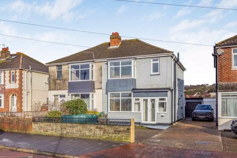 Central Road, Drayton 3 bed semi