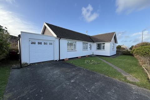 Castle View, Simpson Cross... 3 bed bungalow for sale
