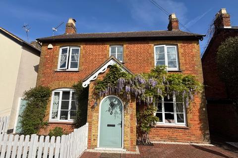 Crown Street, Egham, Surrey, TW20 3 bed detached house for sale