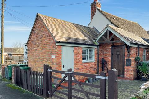 Bascote, Southam, Warwickshire, CV47 3 bed cottage for sale