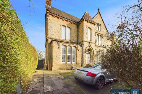 Apsley Villas, Apsley Crescent... 8 bed semi