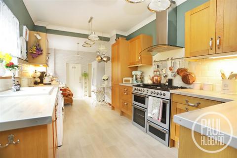 Beresford Road, Lowestoft, NR32 4 bed terraced house for sale