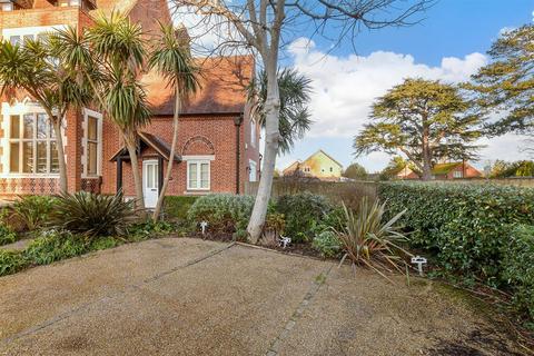 New Dover Road, Canterbury, Kent 2 bed semi