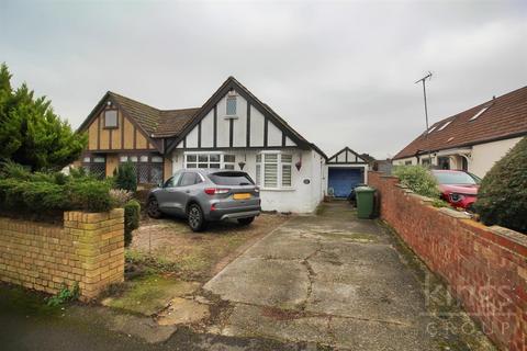 Marina Gardens, Cheshunt, Waltham Cross 3 bed semi