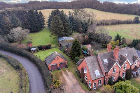 Spirehouse Lane, Burcot, Bromsgrove... 3 bed semi