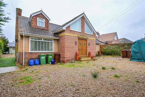 Moor Lane, Westfield, 4 bed detached house for sale