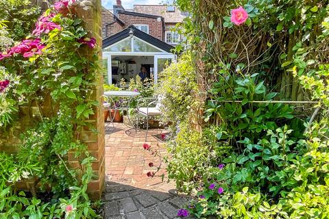 King Street, Arundel, West Sussex 2 bed terraced house for sale