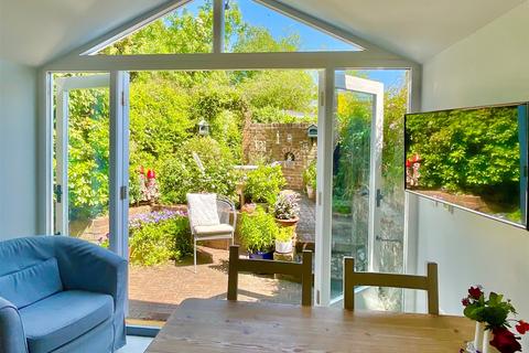 King Street, Arundel, West Sussex 2 bed terraced house for sale