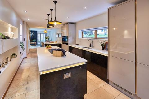 The Abbes Walk, Burghwallis DN6 4 bed detached house for sale