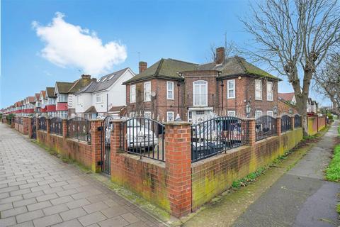 Great West Road, Osterley TW5 7 bed detached house for sale