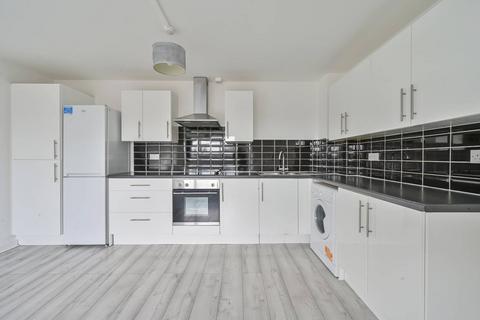 Graham Road, Mitcham, CR4 2 bed flat for sale