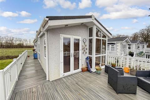 Hampstead Lane, Yalding, Maidstone, Kent 2 bed park home for sale