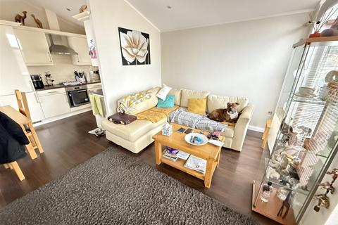 Hampstead Lane, Yalding, Maidstone, Kent 2 bed park home for sale