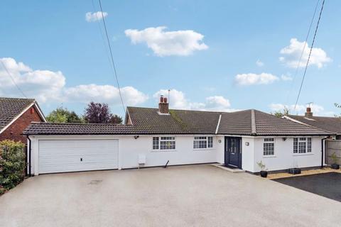 Dovehouse Lane, Kensworth, LU6 3 bed detached bungalow for sale