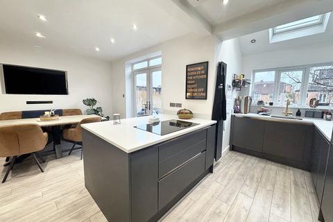 Ringlow Park Road, Manchester M27 3 bed detached house for sale