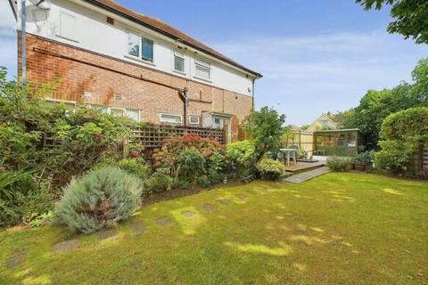 Sea Place, Goring