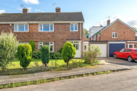 Prince Edward Crescent, Radcliffe on... 3 bed semi