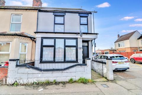 Mill Road, Great Yarmouth 3 bed end of terrace house for sale