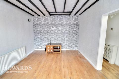 Mill Road, Great Yarmouth 3 bed end of terrace house for sale