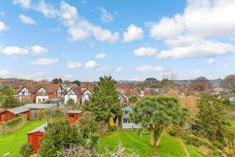 The Mall, Totland Bay, Isle of Wight 4 bed chalet for sale