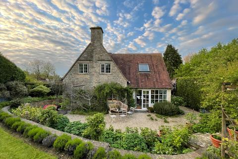 Winchcombe, Cheltenham... 3 bed detached house for sale