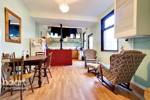 Lower Park Terrace, Pontypool 6 bed terraced house for sale