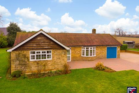 Wappenham Road, Syresham NN13 3 bed detached bungalow for sale
