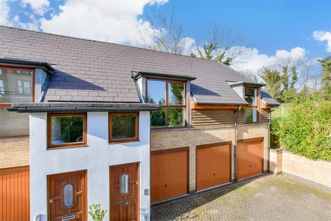 Coral Park, Maidstone, Kent 1 bed coach house for sale