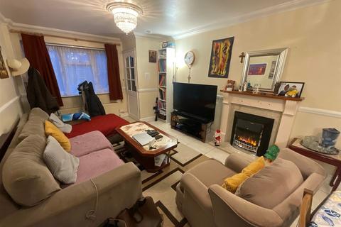 Cattawade End, Basildon, Essex 3 bed terraced house for sale