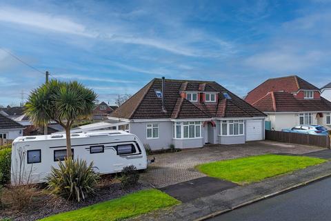 Upton Crescent, Southampton SO16 4 bed detached bungalow for sale